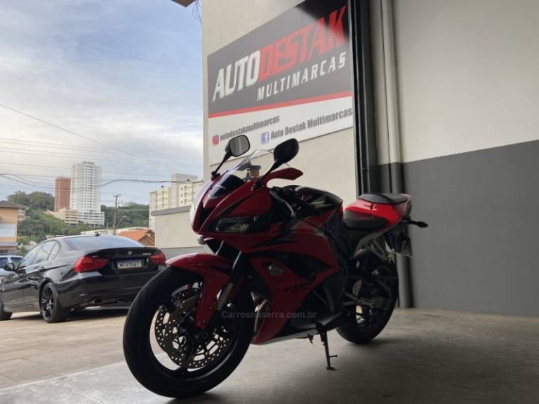 HONDA - CBR 600RR - 2010/2010 - Vermelha - R$ 45.900,00