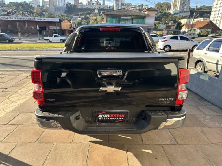 CHEVROLET - S10 - 2013/2013 - Preta - R$ 97.900,00