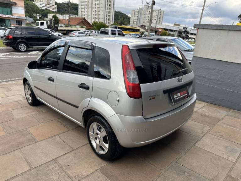 FORD - FIESTA - 2003/2003 - Prata - R$ 19.900,00