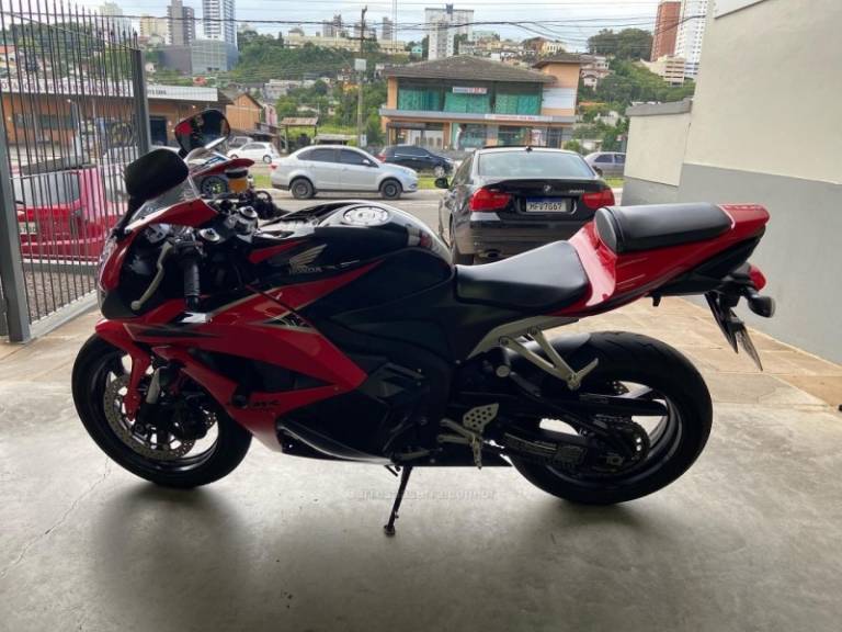 HONDA - CBR 600RR - 2010/2010 - Vermelha - R$ 45.900,00