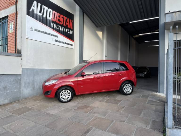 FORD - FIESTA - 2014/2014 - Vermelha - R$ 34.900,00