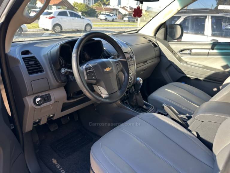 CHEVROLET - S10 - 2013/2013 - Preta - R$ 97.900,00