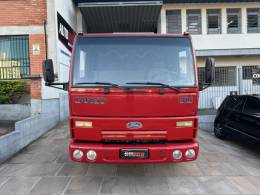 FORD - CARGO 815 - 2011/2011 - Vermelha - R$ 185.000,00