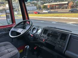 FORD - CARGO 815 - 2011/2011 - Vermelha - R$ 185.000,00