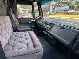 FORD - CARGO 815 - 2011/2011 - Vermelha - R$ 185.000,00