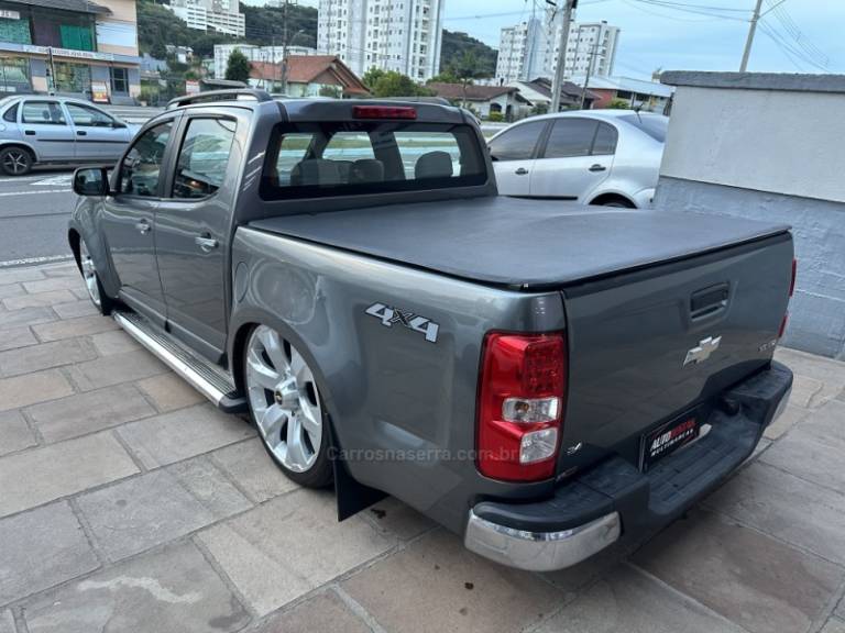 CHEVROLET - S10 - 2013/2013 - Cinza - R$ 115.000,00