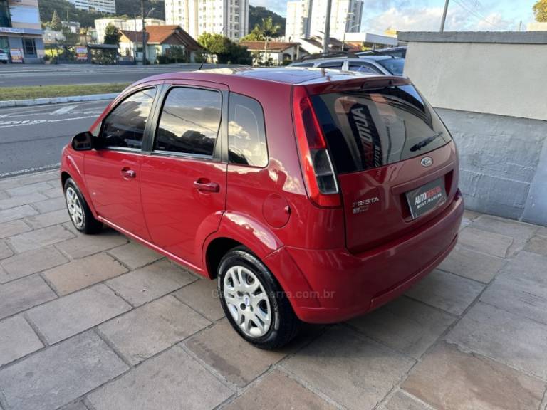 FORD - FIESTA - 2014/2014 - Vermelha - R$ 34.900,00