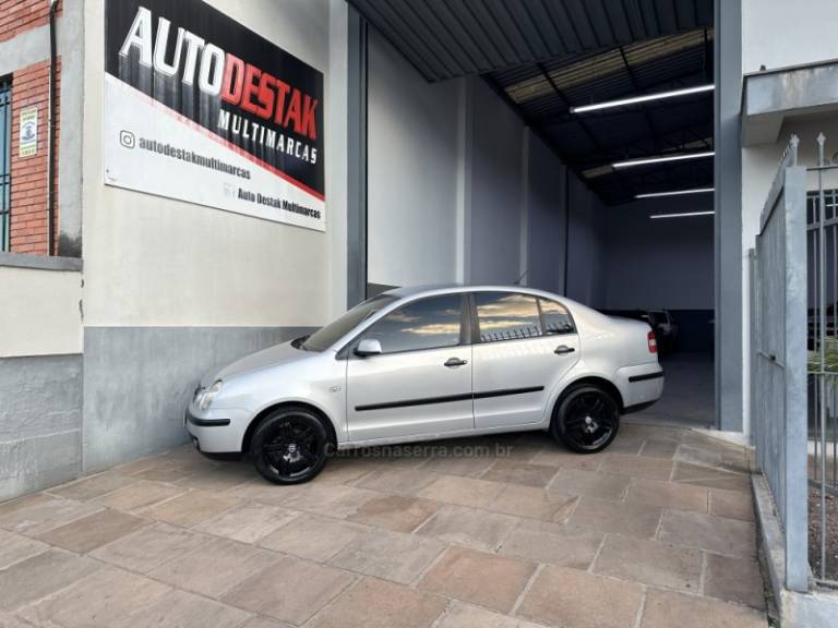 VOLKSWAGEN - POLO - 2006/2006 - Prata - R$ 26.500,00