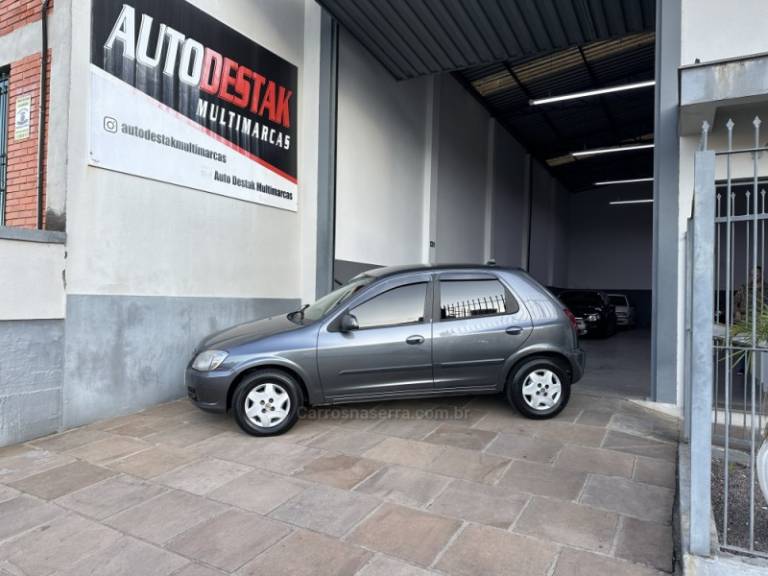 CHEVROLET - CELTA - 2013/2013 - Cinza - R$ 28.900,00